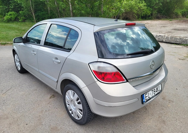 Opel Astra cena 12000 przebieg: 226138, rok produkcji 2007 z Łódź małe 137